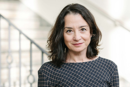 Halbprofil von Elif Özmen