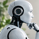 Auf dem Bild ist eine weißer, weiblicher Roboter, nachdenkend von der Seite zu sehen.